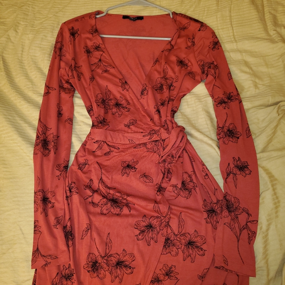 Black and Red Floral Maxi Dress (2 for 20$ 💟)